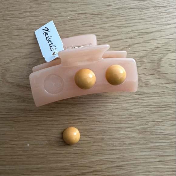 Madewell Studded Medium Claw Hair Clip in Harvest Peach - Picture 2 of 8